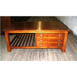 Arts and craft style coffee table (206)