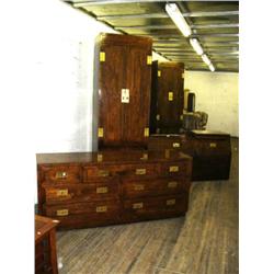 Huge Henredon bedroom set: dresser with 7 drawers, 2 bedside lockers with shelves and 4 doors, headb