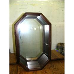 Small display cabinet with shelves (206)