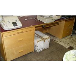 Huge 4 drawer desk with shelves (238)