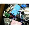 Image 10 : CHOICE on 2 huge lots of over 100 pieces of jewelry: earrings, bracelets and hair clips (700)