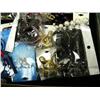Image 6 : CHOICE on 2 huge lots of over 100 pieces of jewelry: earrings, bracelets and hair clips (700)
