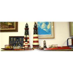 CHOICE on 3 shelves of nautical and sports decorations (8888)