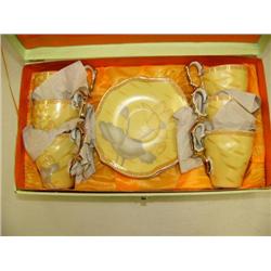 CHOICE on 3 Chinese cups and saucer sets (8888)