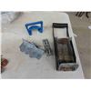 Image 8 : 24 Cabinet Knobs, 3 Door Knobs, Can Crusher, Halogen Light, 75 Watt Indoor