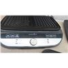 Image 2 : Pampered Chef Grill with 3 Cooking-Style Surfaces 
