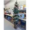 Image 1 : 6.5ft Pre-Lit Christmas Tree 