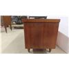 Image 2 : Lane Cedar Chest with Inside Tray 47'' x 16 1/2'' x 20 1/2'' 