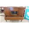 Image 8 : Vintage Oak Buffet with Leaded Glass Door on Wheels 46'' x 20'' x 39 1/2'' 