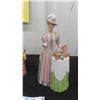 Image 2 : 2 Porcelain Mrs. Albee Award Figurines 1985 + 1991 9 1/2'' Tall 
