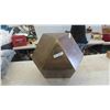 Image 1 : Modern Funky Brass-Look Stand 21'' x Up To 24'' x Up To 24''