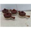 Image 2 : Cookie Presses, 4 French Onion Soup Bowls, 3 Pyrex Coffee Mugs, 