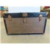 Image 8 : Vintage Trunk with Interior Lift Out Drawer 33'' x 18'' x 19'' H 