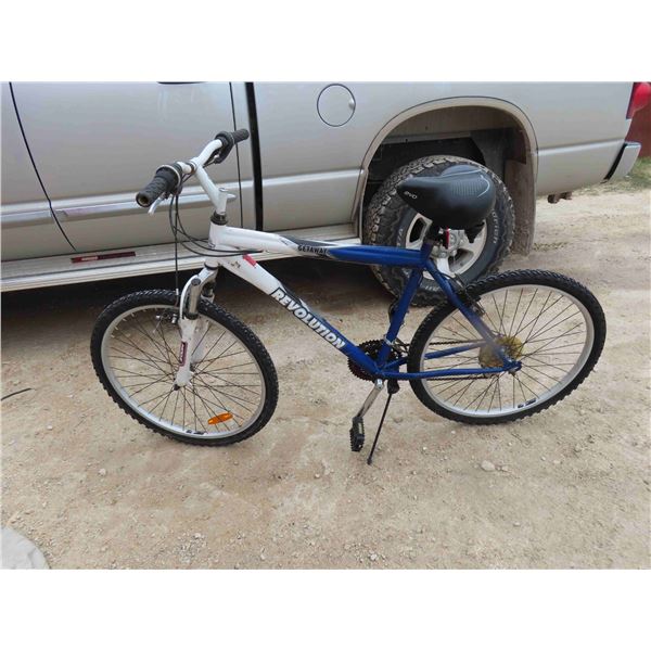 Revolution Gateway Mens 26'' Bike with Kick Stand 