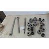 Image 1 : 3/4'' Ratchet Strong Bar , Extension & 17 Sockets 