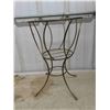 Image 2 : 2 Plant Stands 18 1/2'' Tall