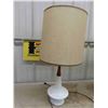Image 2 : 2 Table Lamps with Shades Tallest is 27'' 