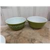 Image 2 : Pyrex : 3 Mixing Bowls , 4 Casserole Dishes 
