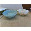 Image 3 : Pyrex Casserole Dish with Lid , Fire King and Pyrex Mixing Bowls , 2 Casserole