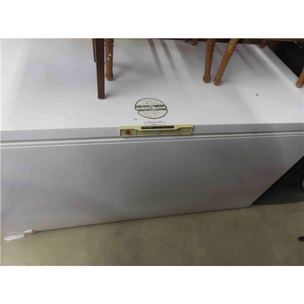 Hot Point Diamond Series Deep Freeze 25'' x 65'' x 27'' 20 Square Feet
