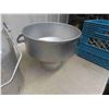 Image 8 : 2 Cream Cans , 1 Strainer 