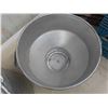 Image 9 : 2 Cream Cans , 1 Strainer 