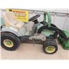 Image 4 : John Deere Plastic Pedal Tractor with Wagon and Front End Loader 