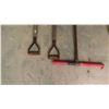 Image 3 : Post Hole Auger, 2 Shovels 