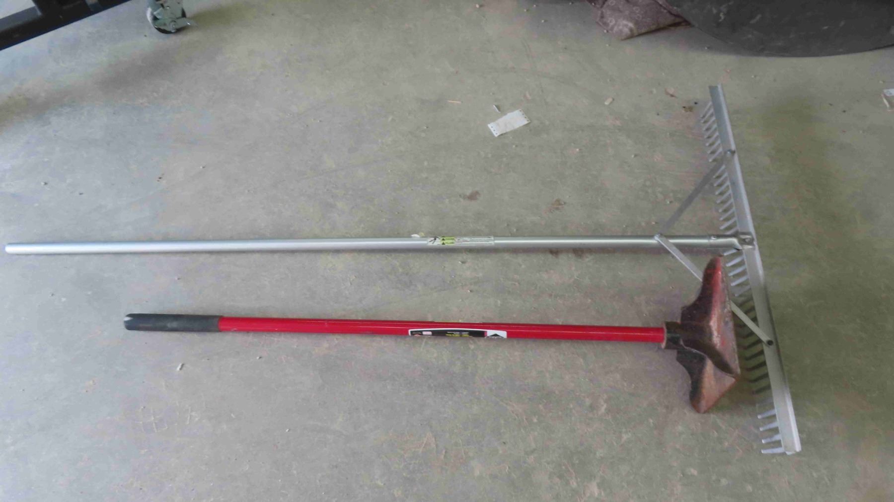 Landscape Rake, 10'' Tamper - McSherry Auction Service Ltd.