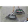 Image 2 : New 2 Fan Rakes, Shovel 