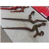Image 3 : 2 New Tow Hooks , 5 Load Binders Different Sizes 