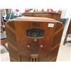 Image 3 : Stewart Warner Cabinet Radio 34'' x 18'' x 11'' Nice Size 