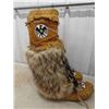 Image 8 : Vintage Outstanding Beaded Hightop Deer Hide Moccasins Wolf Fur