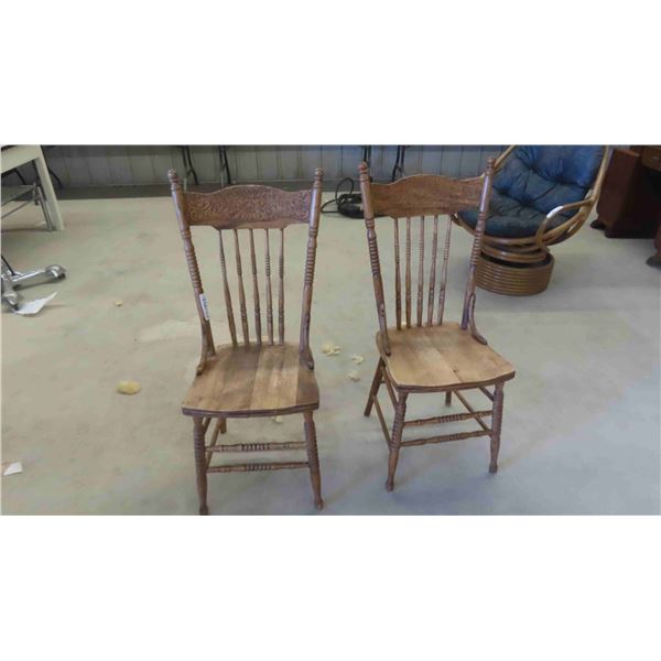 2 Wood Kitchen Chairs with Wind Press 