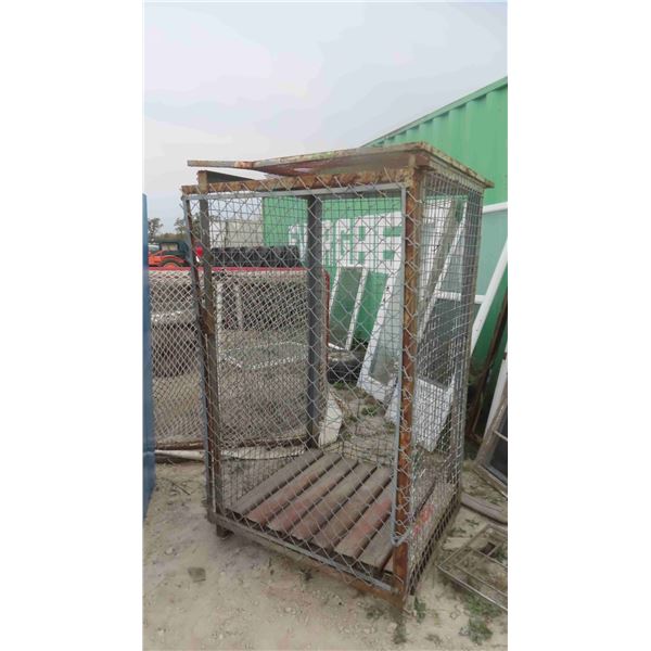 Lock Cage with Steel Frame and Wire 74'' x 42'' x 42'' 