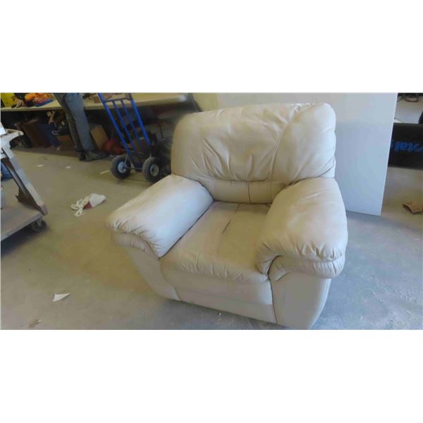 Leather/Leather Style Comfy Living Room Chair 