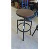 Image 2 : 4 Modern Stools 