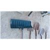 Image 2 : 5 Hand Yard Tools: Shovels, Spade, Forks