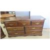 Image 2 : 4pce Bedroom Suite : Dresser 31'' x 58'' x 18'' , Dresser 47'' x 31'' x
