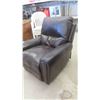 Image 1 : Leather/Leather Style Recliner