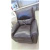Image 2 : Leather/Leather Style Recliner