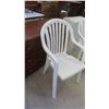Image 2 : 4 Stacking Patio Chairs 