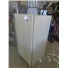 Image 2 : Kelvington Master Piece Upright Freezer 55'' x 28'' x 27'' 