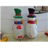 Image 2 : 2 Snowman Blow Molds 31'' Tall 