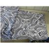 Image 2 : 2 Quilted Comforters Black 100'' x 60'' , Blue 100'' x 88'' 