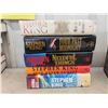 Image 2 : Stephen King 13 Hard Cover Novels , 4 DVDs 