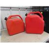 Image 2 : 2 Plastic 5 Gallon Gas Containers , 2 Racing Gas Containers 