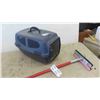 Image 1 : New Portable Pet Kennel 11'' x 18'' x 11'' , Windshield Squeegy