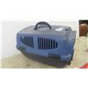 Image 2 : New Portable Pet Kennel 11'' x 18'' x 11'' , Windshield Squeegy