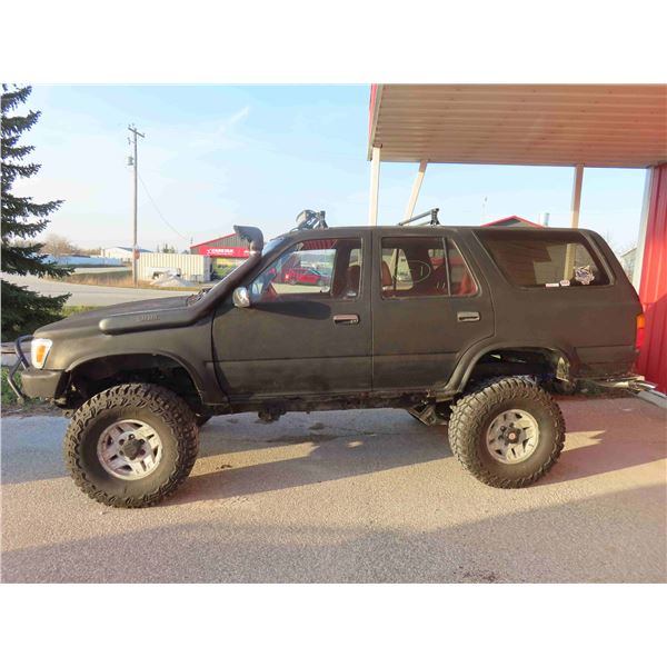 Classic 1990 Toyota 4 Runner SR5 V6 4 Door SUV 4WD Standard Transmission 4x4 High & Low Lifted 3'' 